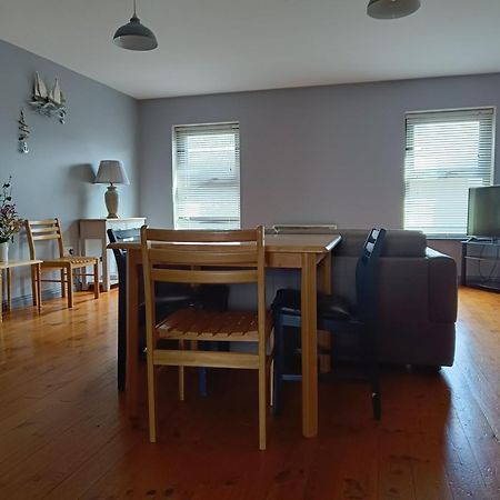 Dingle Town Center Apartment Exterior photo